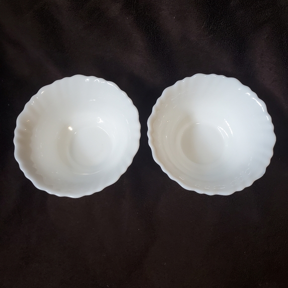 Vintage Opal Glass souce bowl - Picture 2 of 4